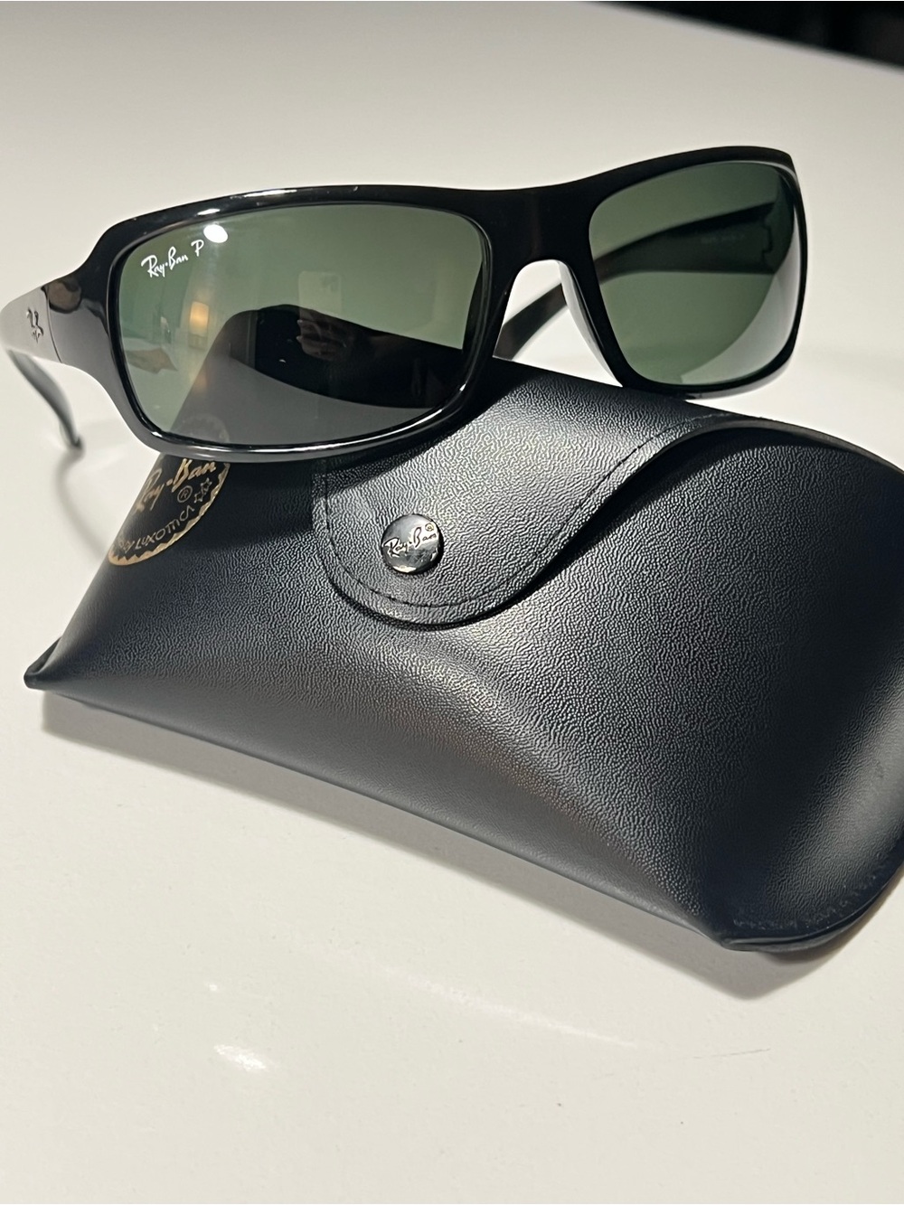Ray-Ban Men's Black Frame Sunglasses with Green Lenses